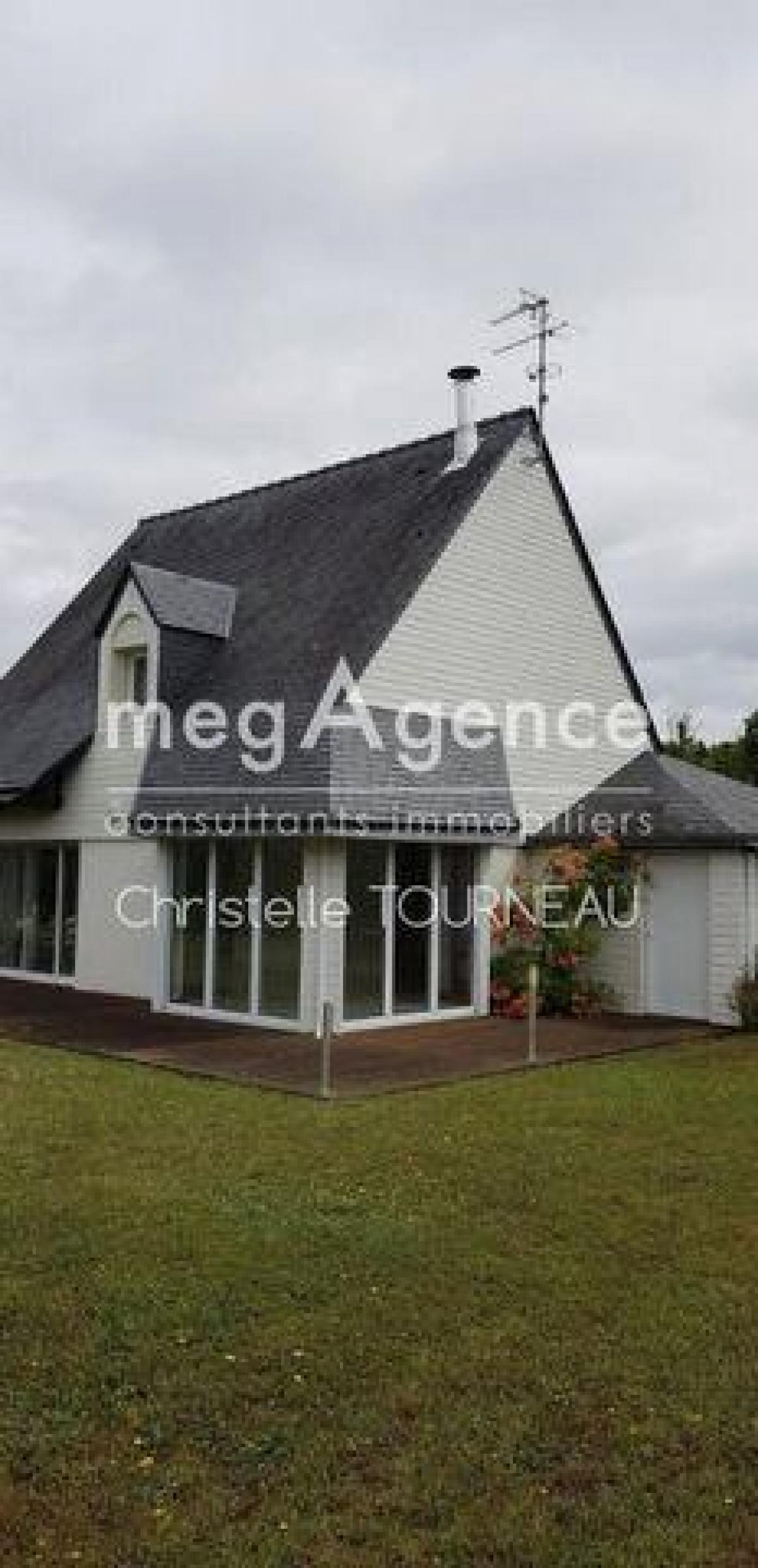 Picture of Home For Sale in Locmariaquer, Bretagne, France
