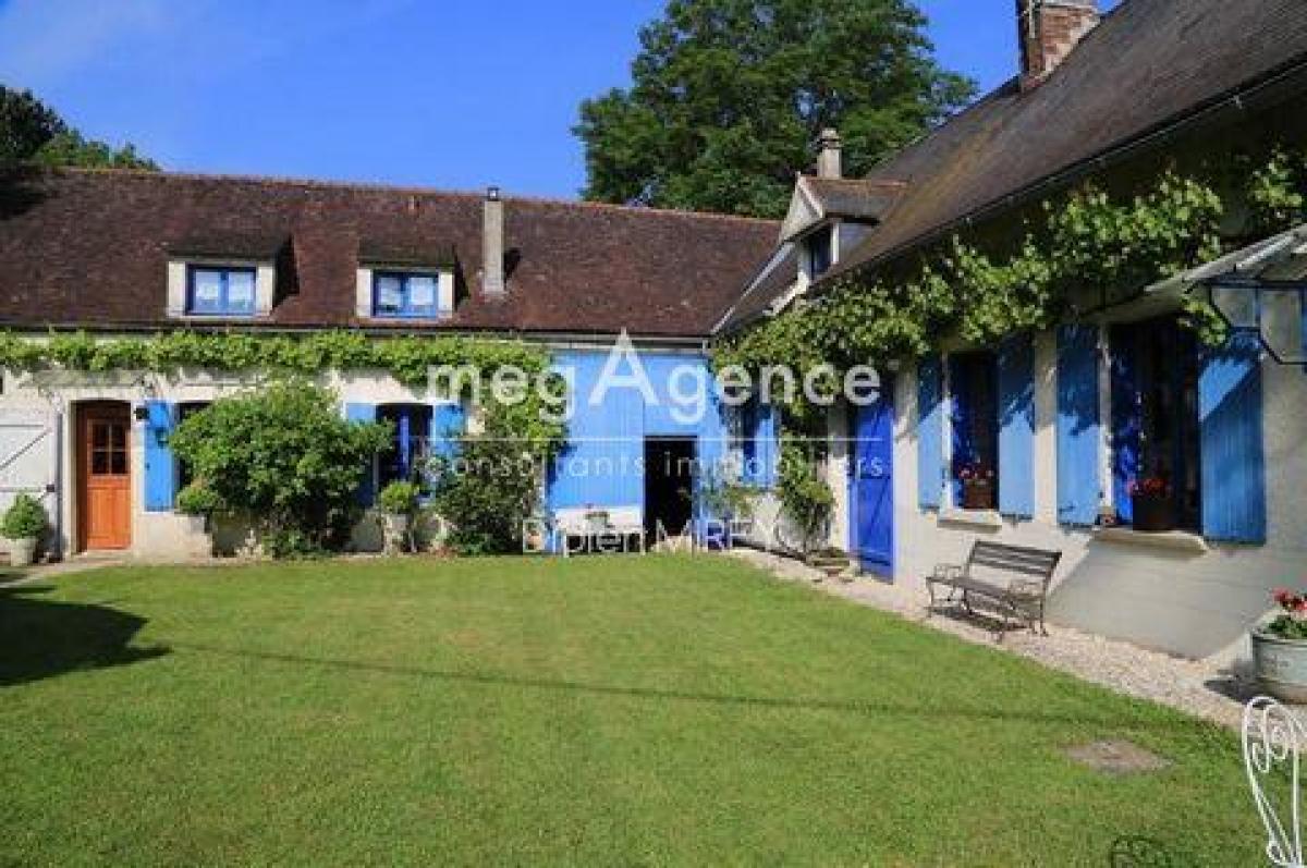 Picture of Home For Sale in Auxerre, Bourgogne, France