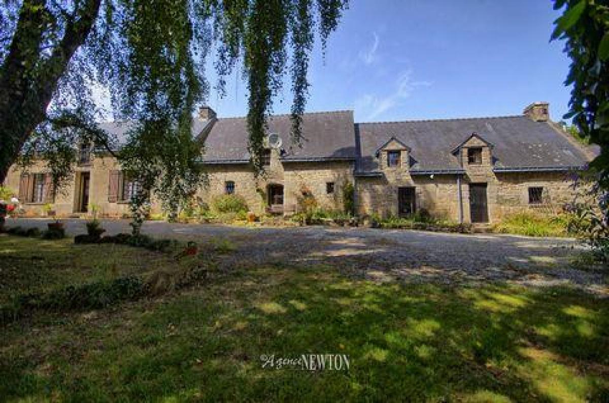 Picture of Home For Sale in Pontivy, Bretagne, France