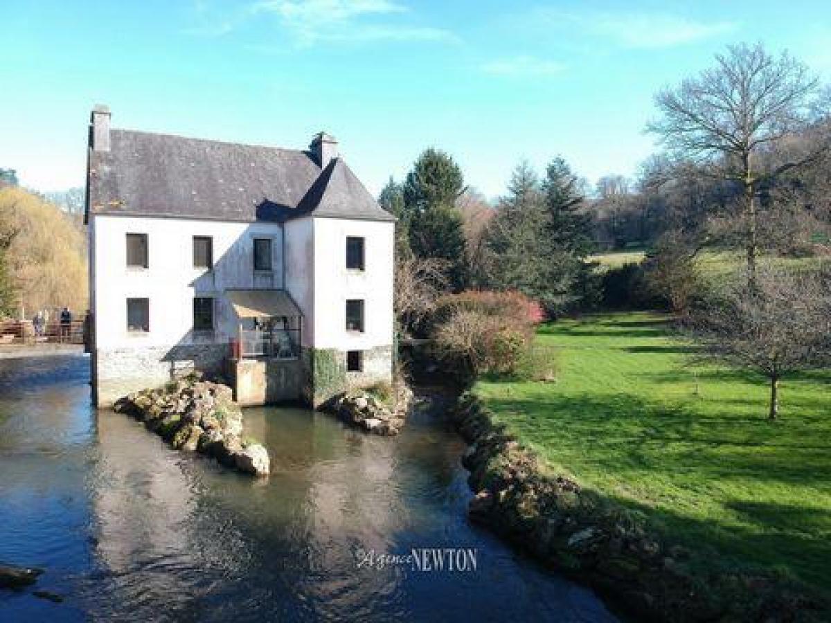 Picture of Home For Sale in Chateaulin, Finistere, France