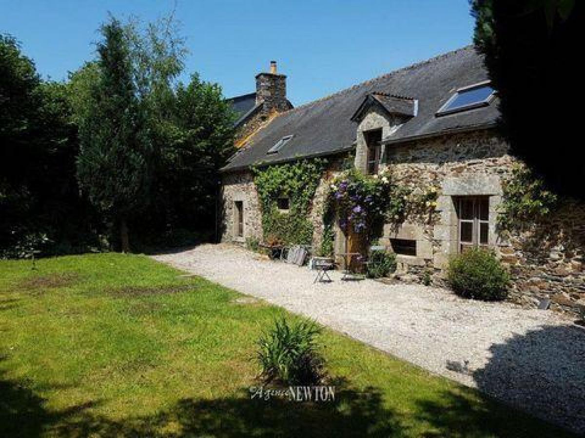 Picture of Home For Sale in Pleugriffet, Morbihan, France