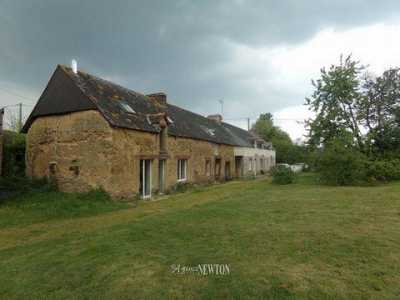 Farm For Sale in Coetlogon, France