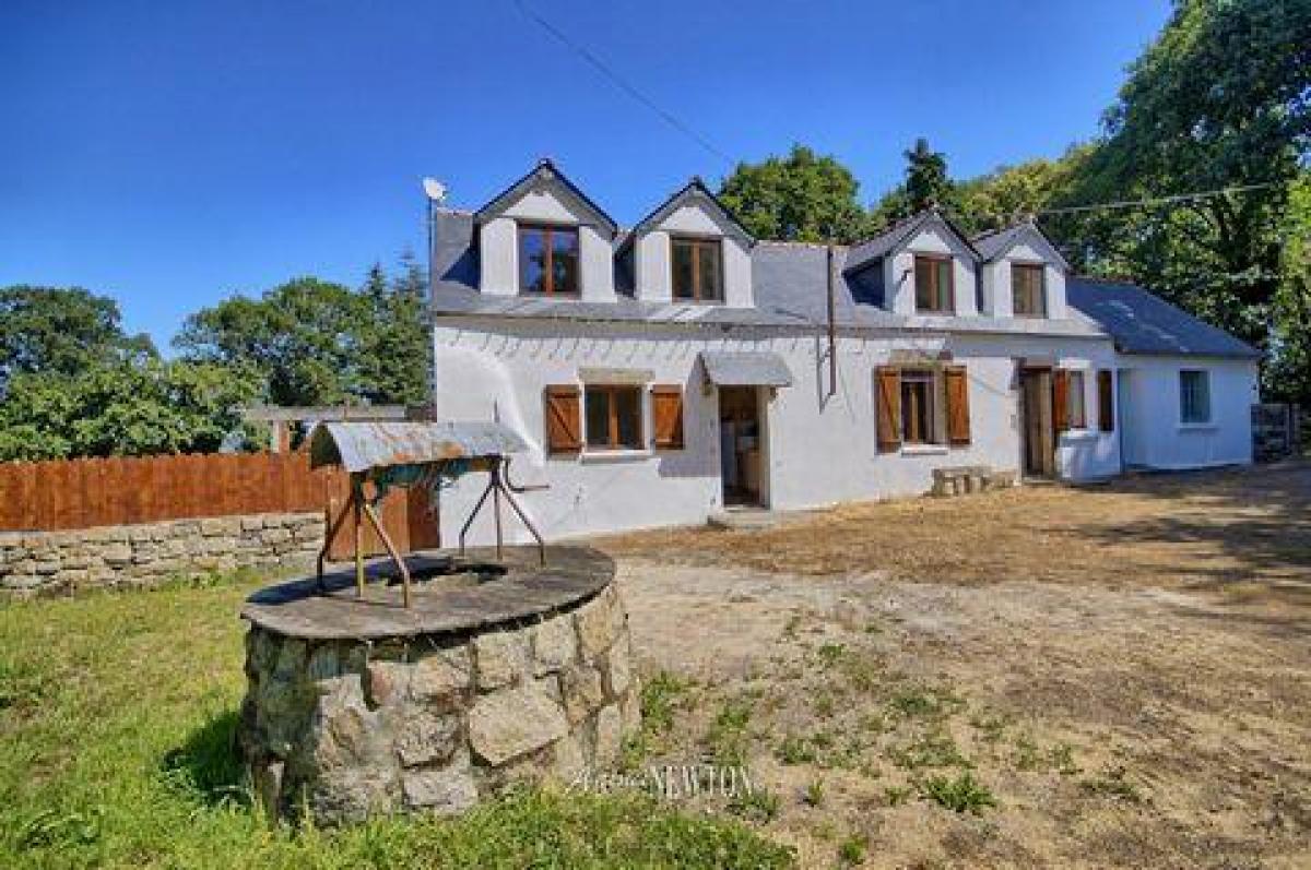 Picture of Home For Sale in Pontivy, Bretagne, France