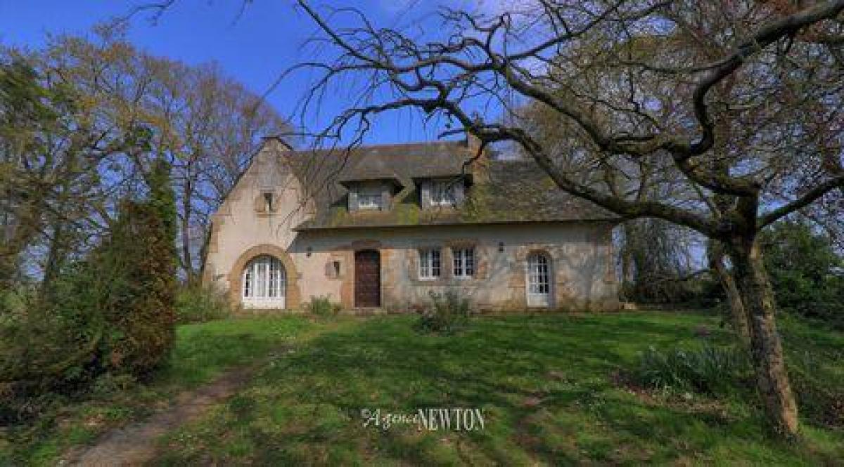 Picture of Home For Sale in Pontivy, Bretagne, France