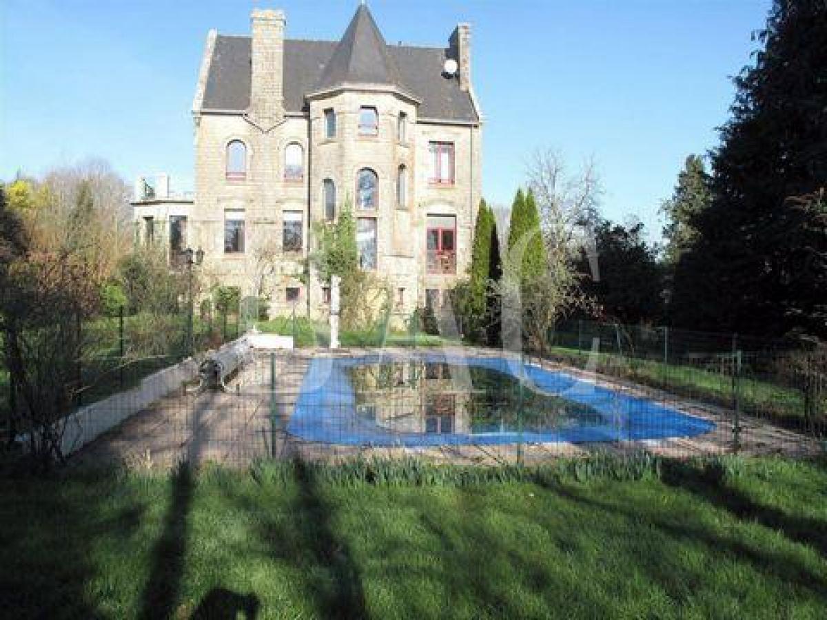 Picture of Home For Sale in Pontivy, Bretagne, France