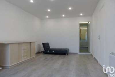 Condo For Sale in Puiseaux, France