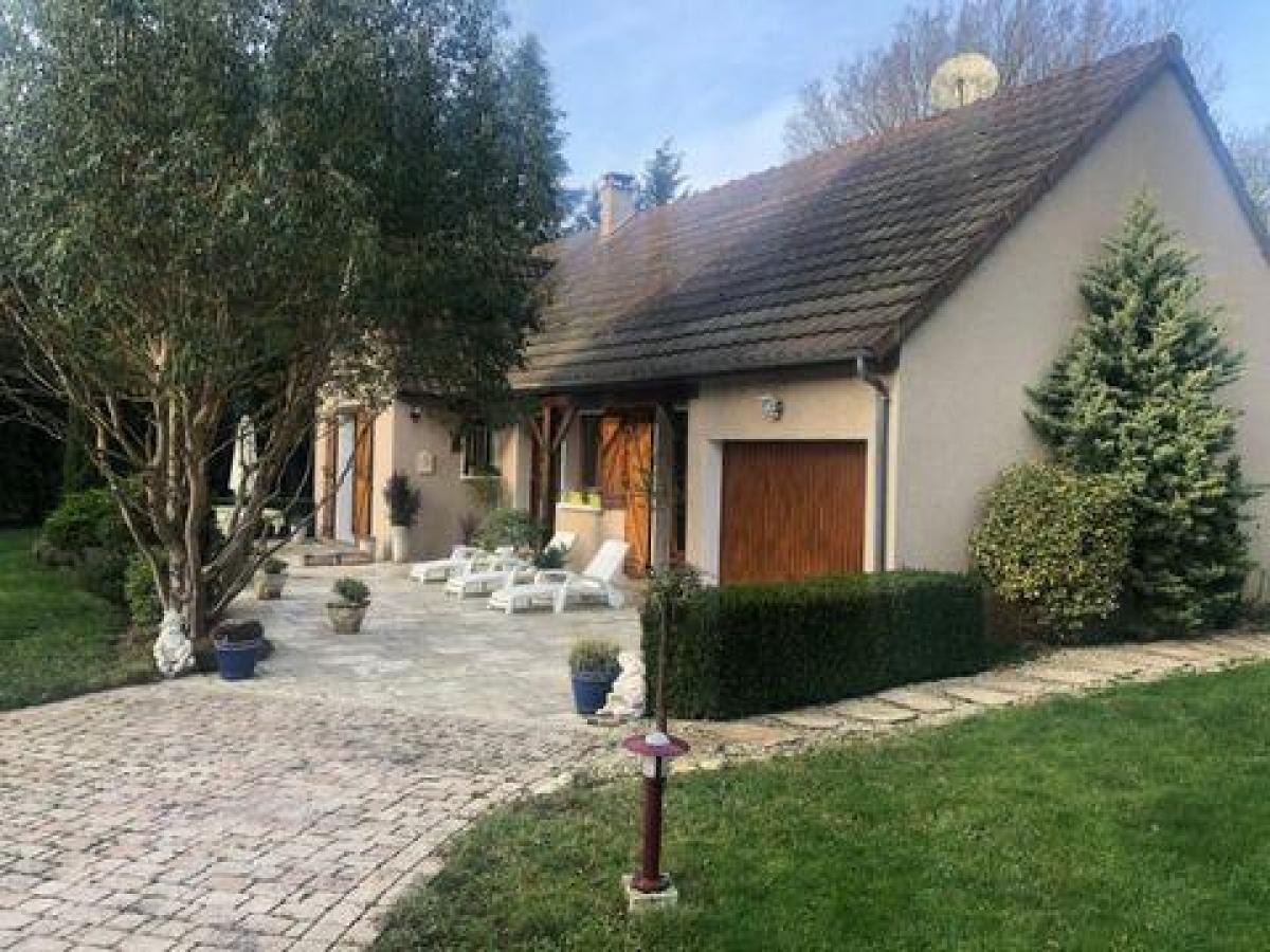 Picture of Home For Sale in Breteuil, Picardie, France