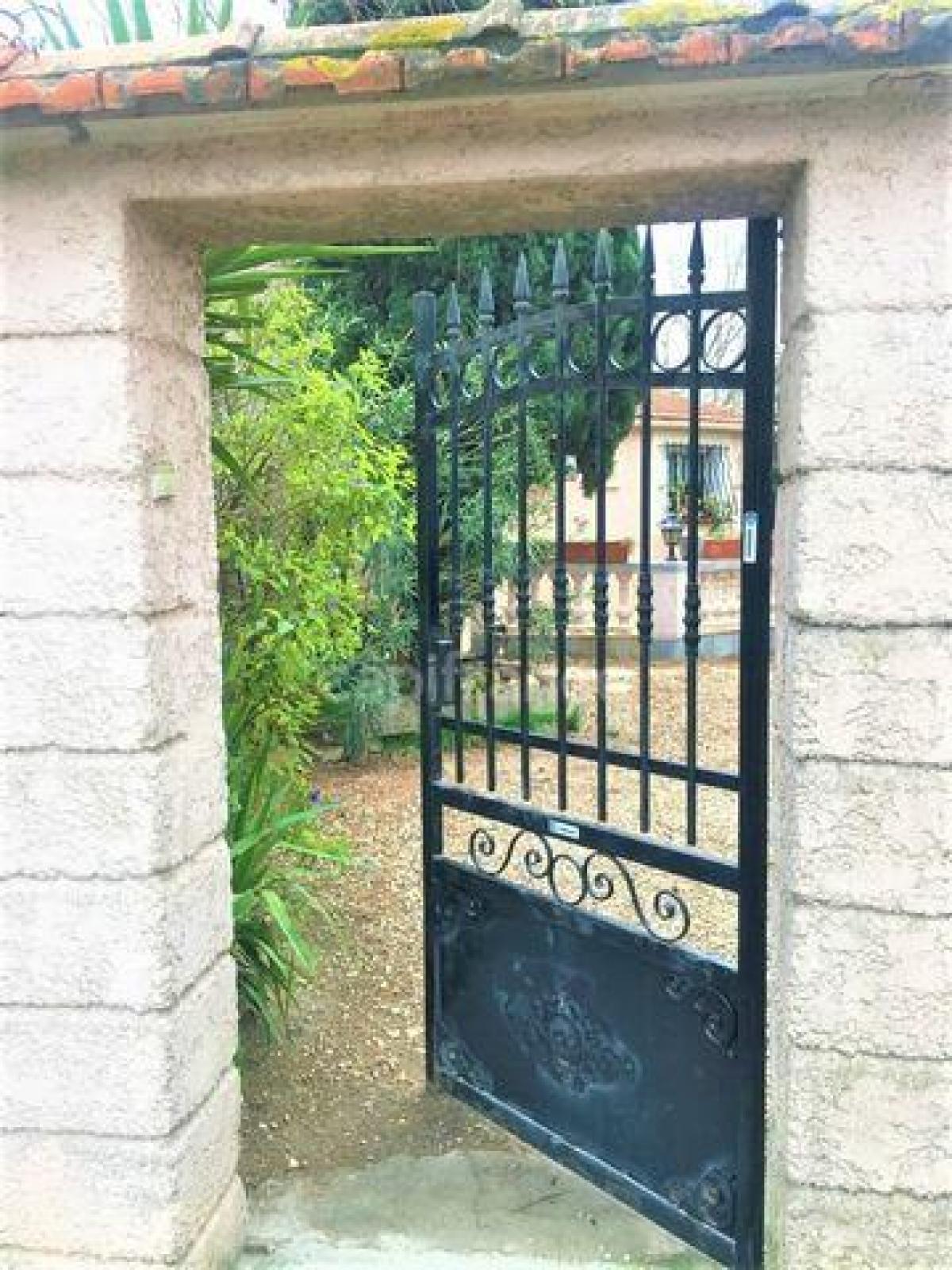 Picture of Home For Sale in Arles, Provence-Alpes-Cote d'Azur, France