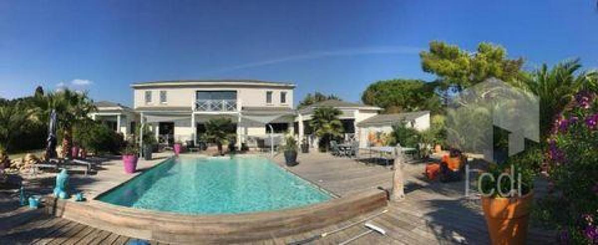 Picture of Home For Sale in Graveson, Provence-Alpes-Cote d'Azur, France