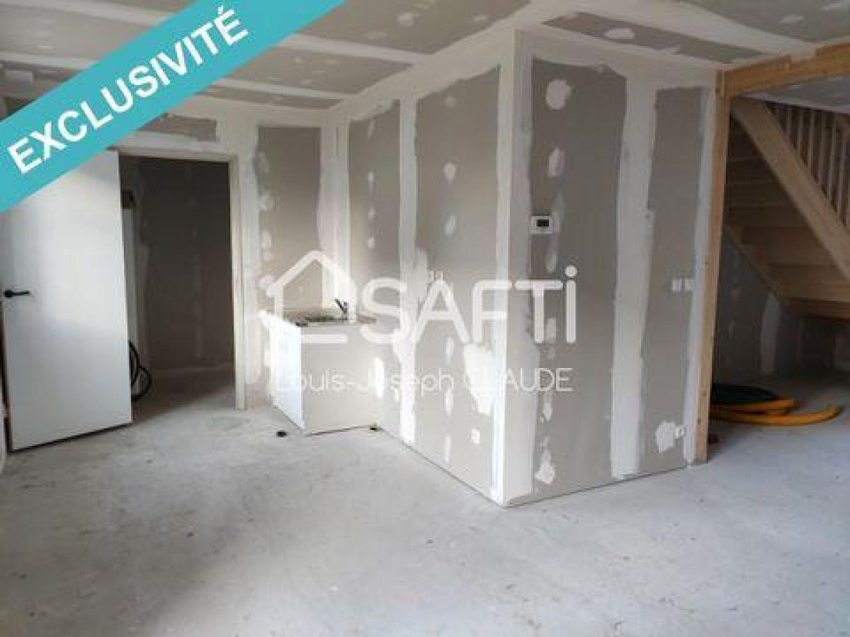 Picture of Home For Sale in Esvres, Centre, France