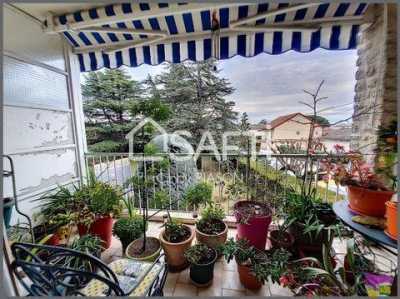 Apartment For Sale in Carpentras, France