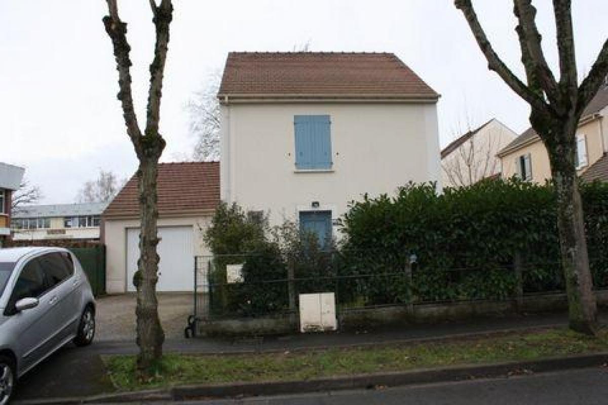 Picture of Home For Sale in Beauvais, Picardie, France