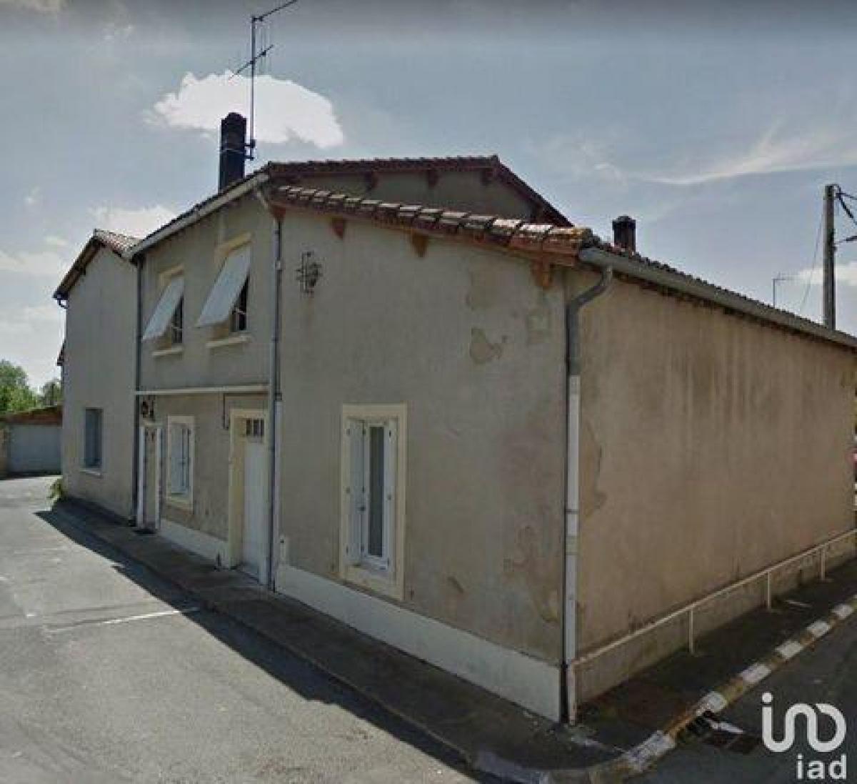 Picture of Home For Sale in Viennay, Poitou Charentes, France