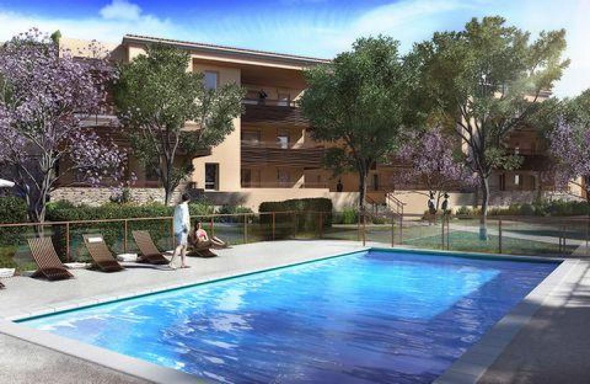 Picture of Apartment For Sale in Nimes, Languedoc Roussillon, France