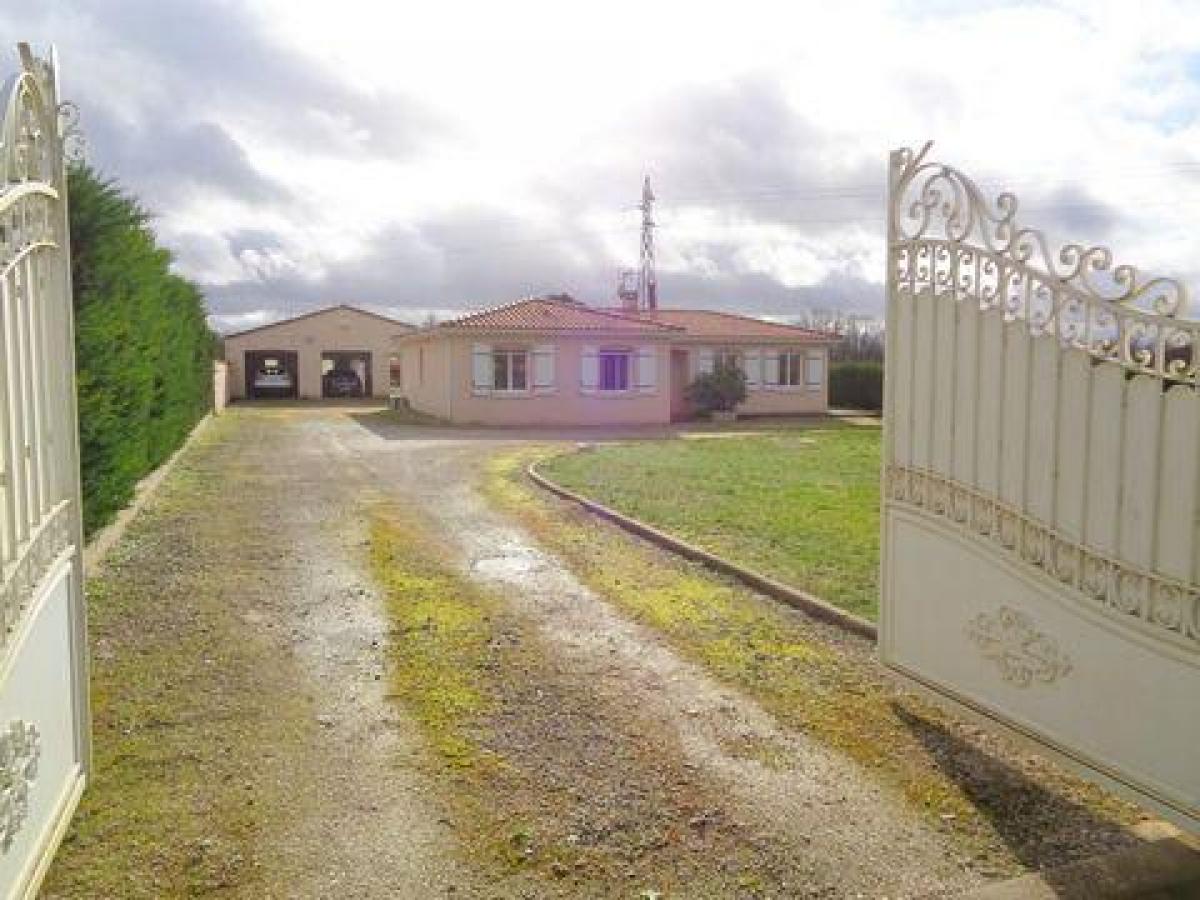 Picture of Home For Sale in Angouleme, Poitou Charentes, France