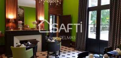 Retail For Sale in Tours, France