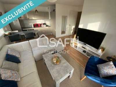 Apartment For Sale in Cenon, France