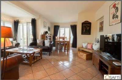 Apartment For Sale in Maurepas, France