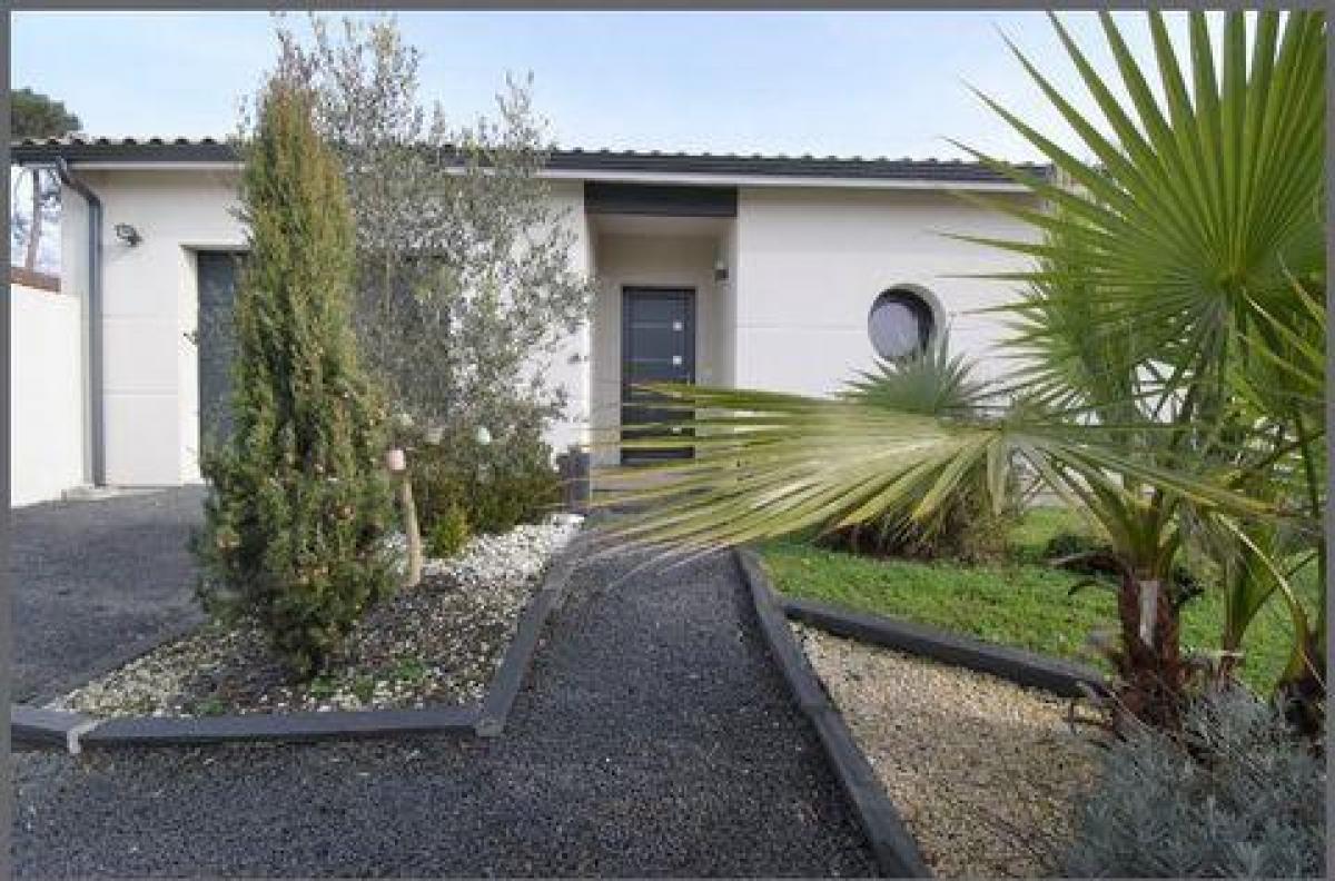 Picture of Home For Sale in Cadaujac, Aquitaine, France