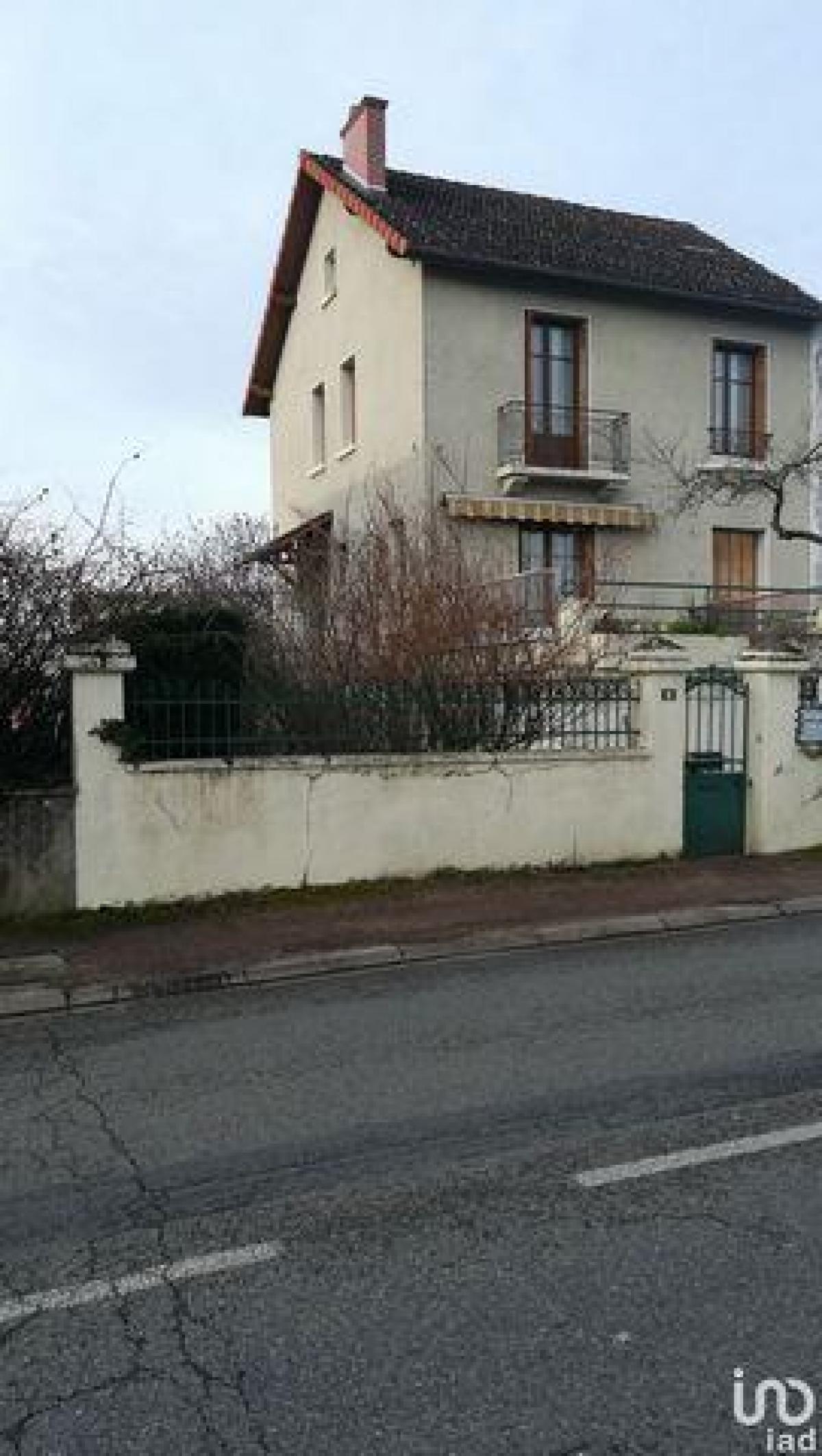 Picture of Home For Sale in Cusset, Auvergne, France