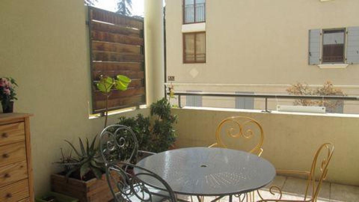 Picture of Apartment For Sale in Uzes, Languedoc Roussillon, France
