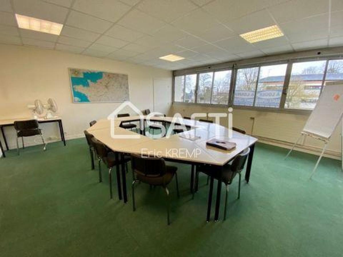Picture of Office For Rent in Senlis, Picardie, France