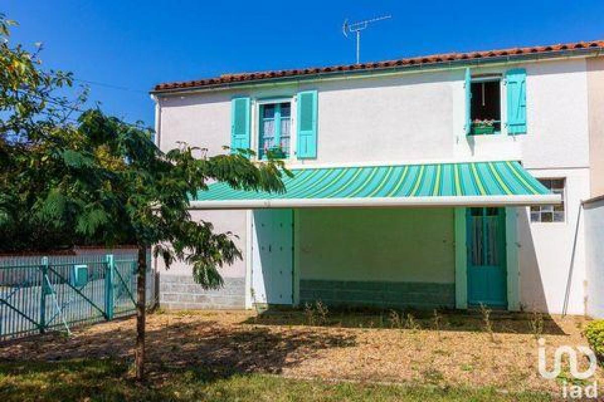 Picture of Home For Sale in Nalliers, Poitou Charentes, France