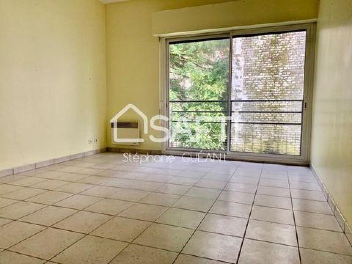 Picture of Apartment For Sale in Abbeville, Picardie, France