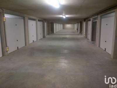 Retail For Sale in Avignon, France