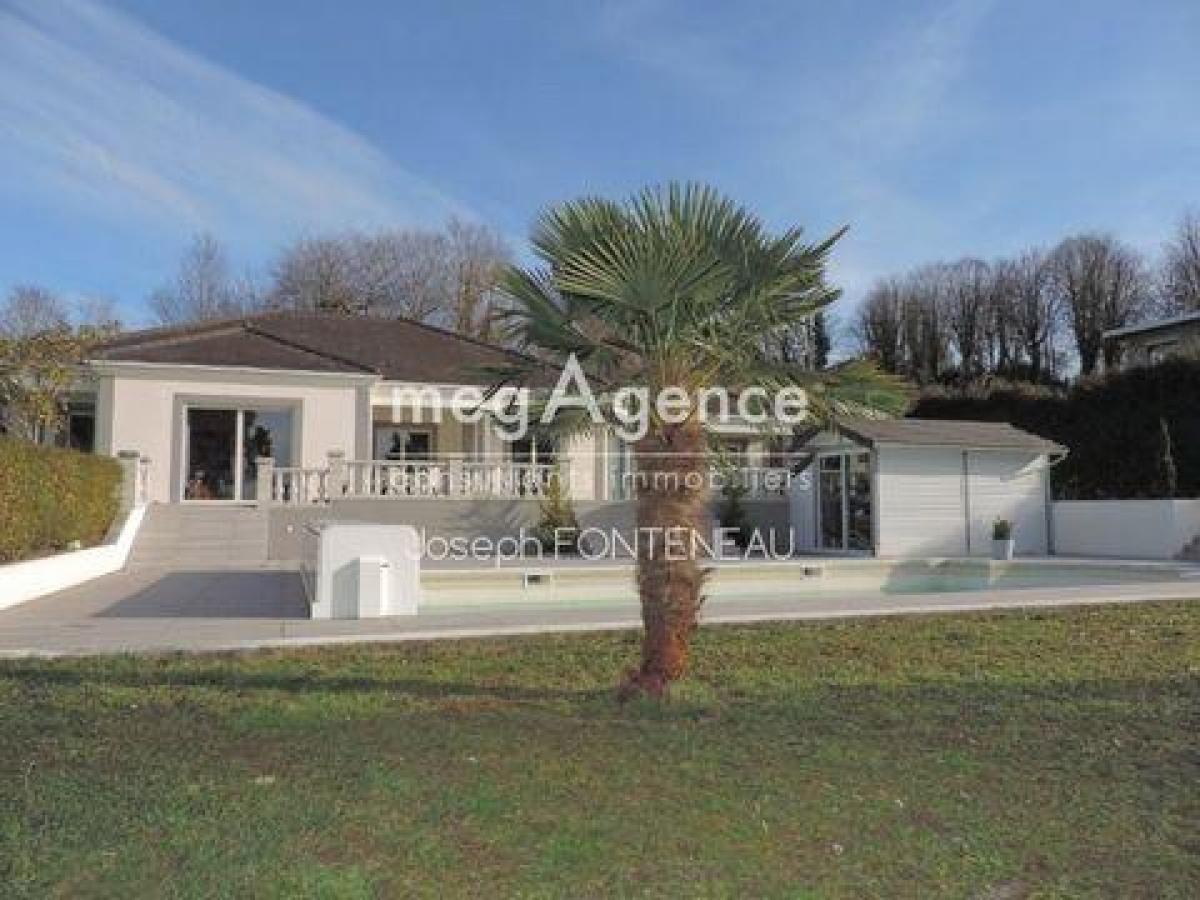 Picture of Home For Sale in Vichy, Auvergne, France