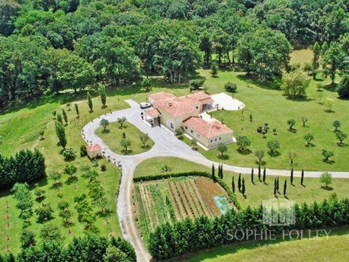 Picture of Retail For Sale in Pouillon, Aquitaine, France