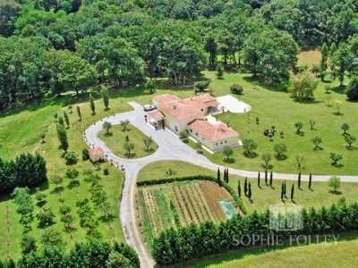 Retail For Sale in Pouillon, France