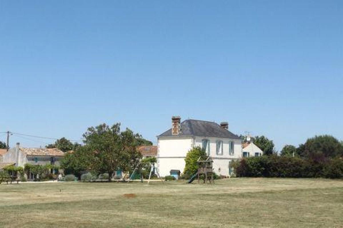 Picture of Home For Sale in Nalliers, Poitou Charentes, France
