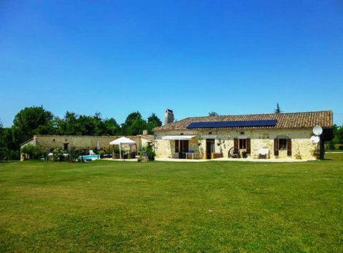 Picture of Farm For Sale in Lauzun, Lot Et Garonne, France