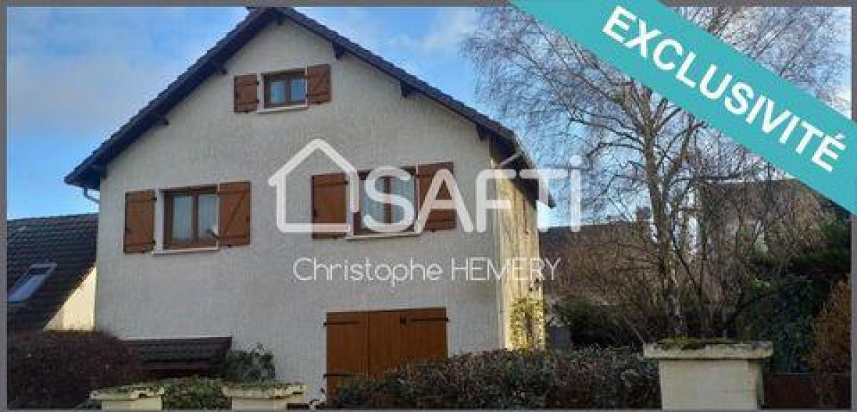 Picture of Home For Sale in Linas, Bretagne, France