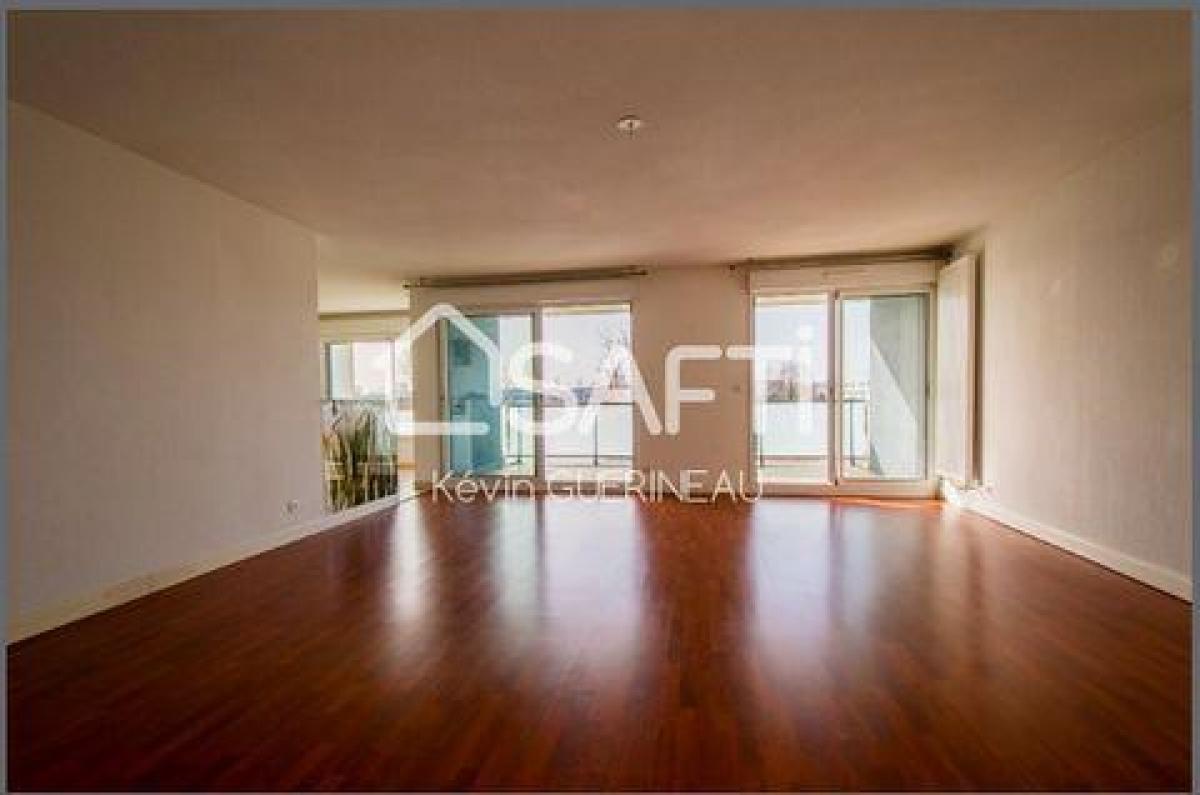 Picture of Apartment For Sale in Bruges, Aquitaine, France