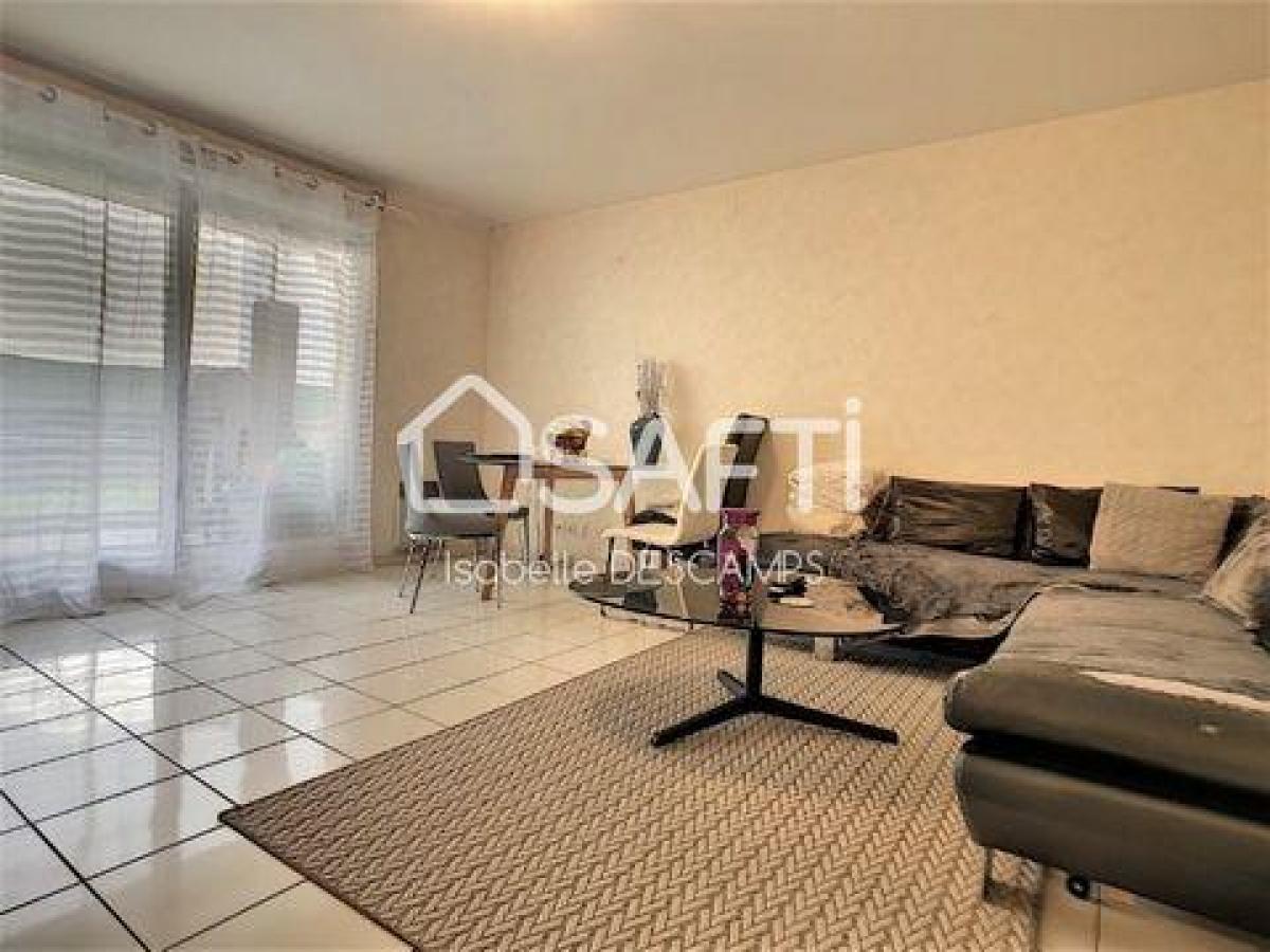 Picture of Apartment For Sale in Creil, Picardie, France