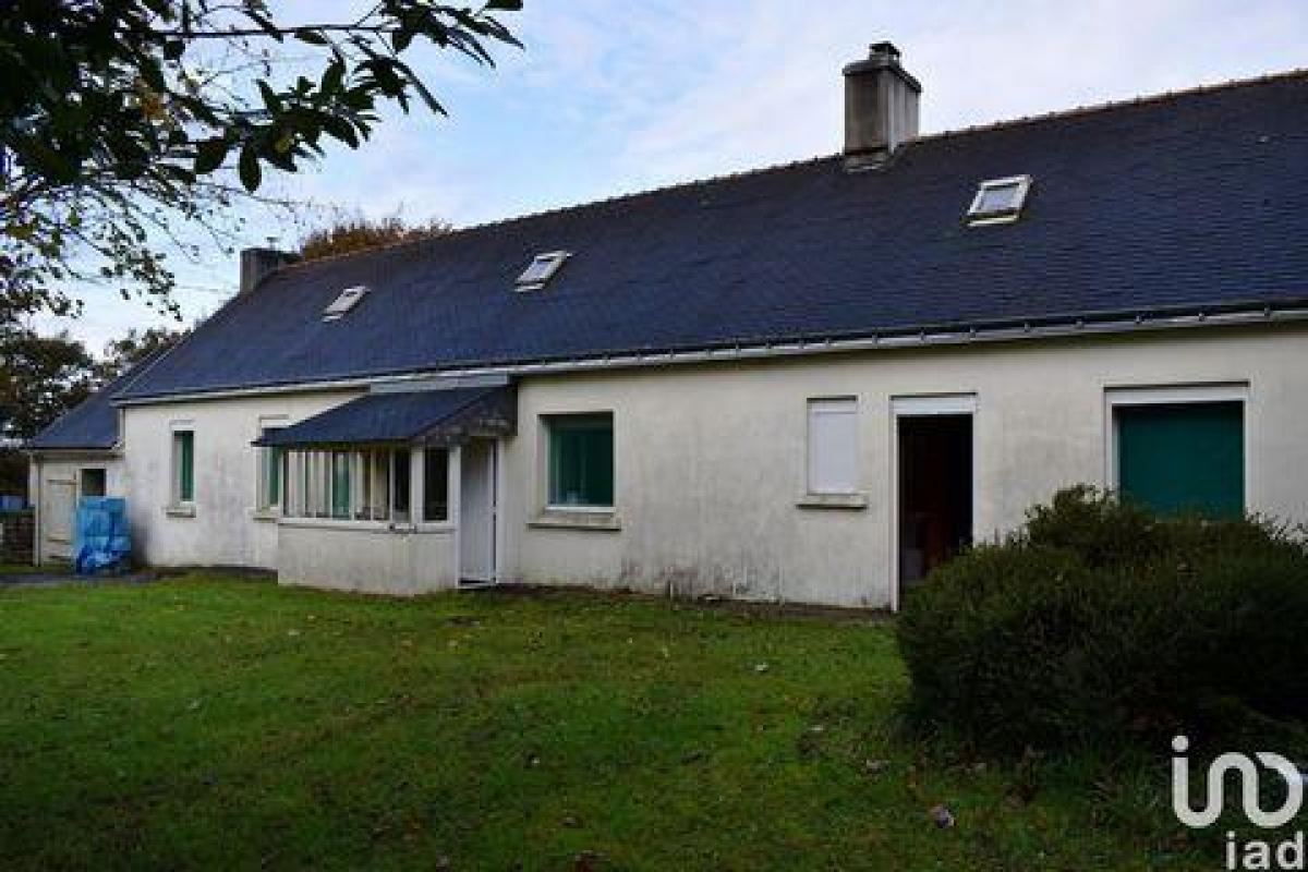 Picture of Home For Sale in Leuhan, Bretagne, France