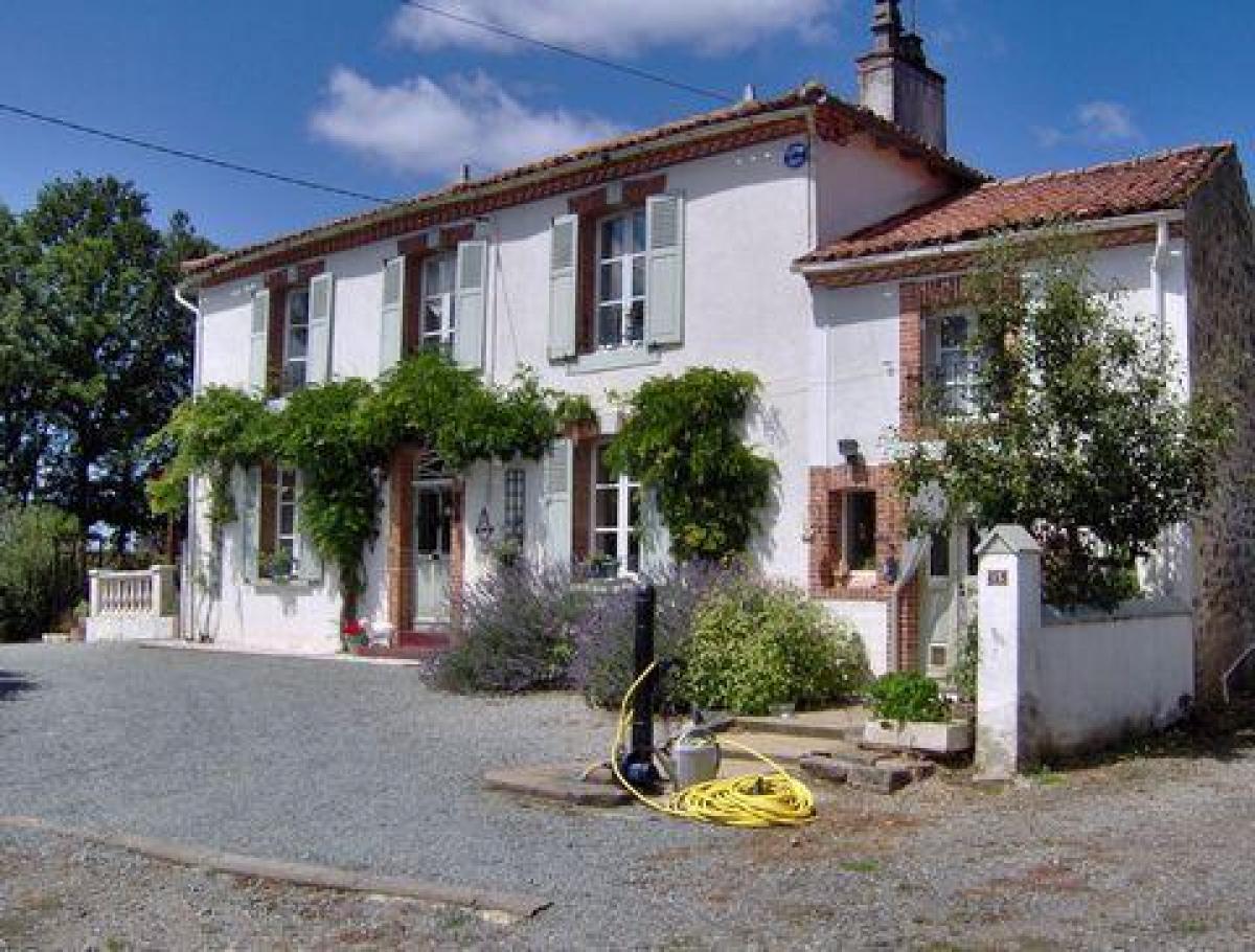 Picture of Home For Sale in Bellac, Limousin, France