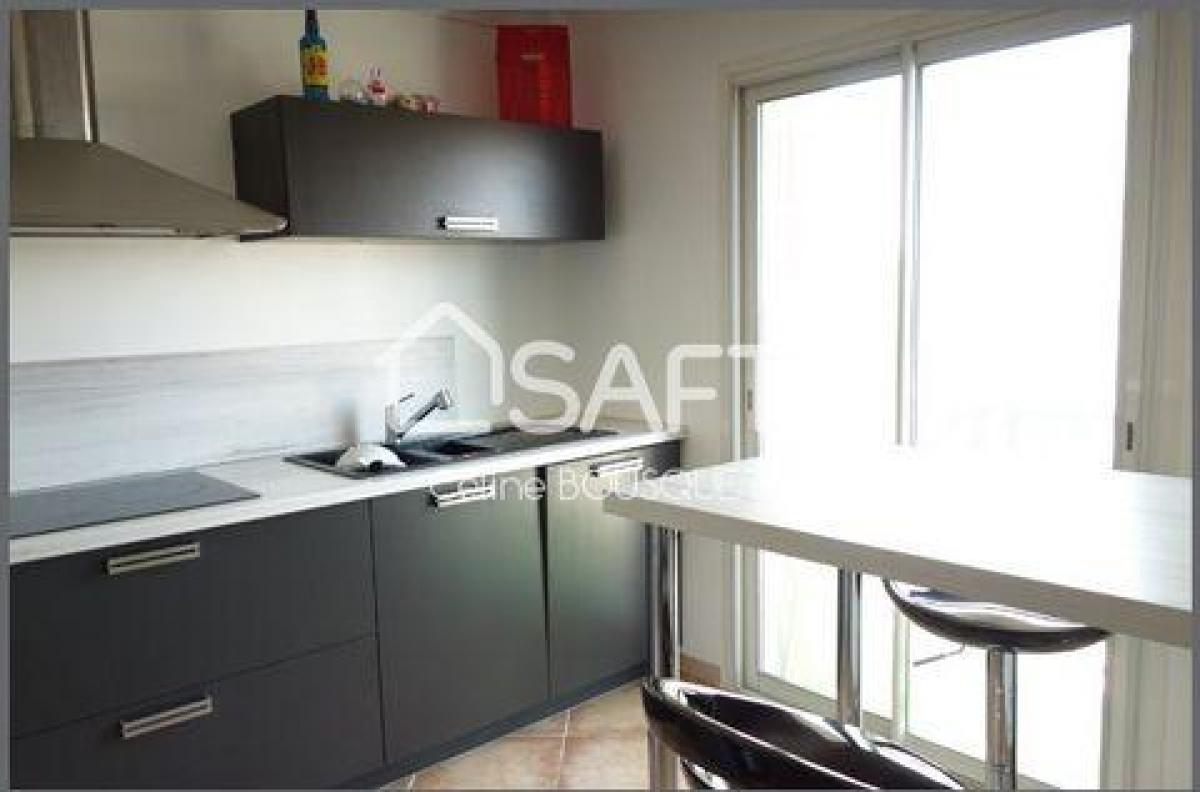 Picture of Apartment For Sale in Nimes, Languedoc Roussillon, France