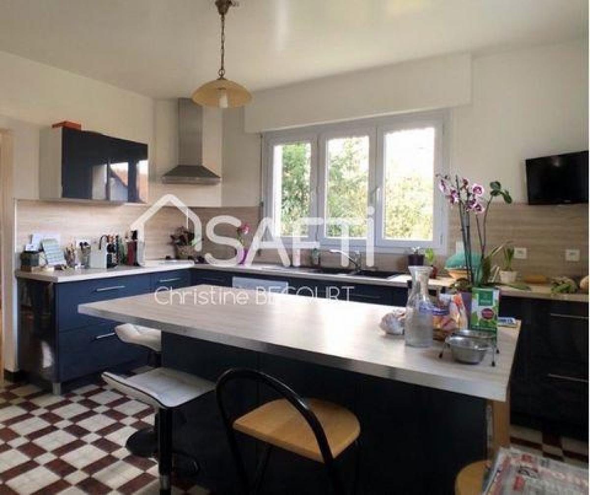 Picture of Home For Sale in Abbeville, Picardie, France