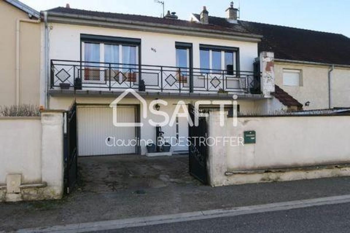 Picture of Home For Sale in Nantilly, Centre, France