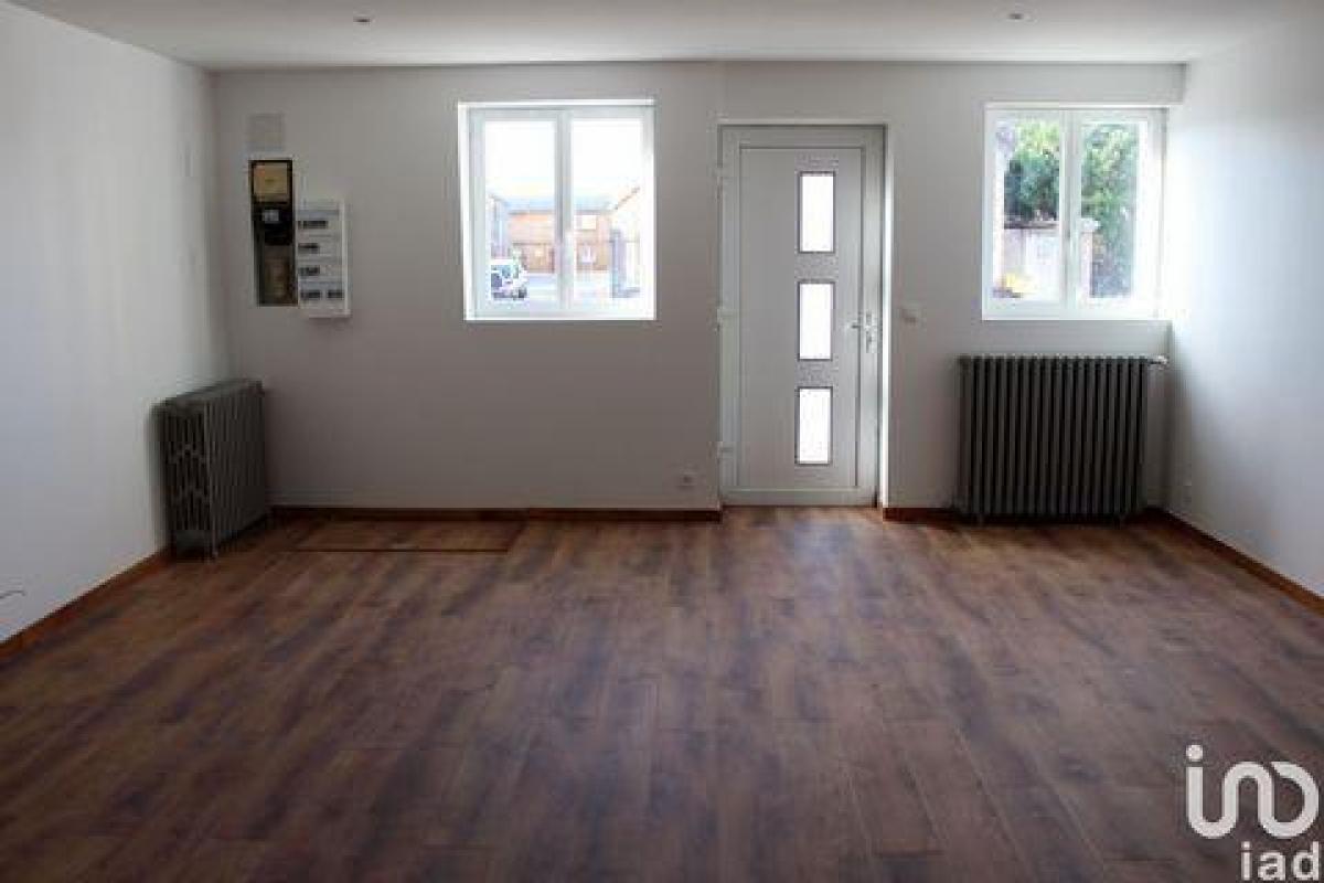 Picture of Home For Sale in Moulins, Auvergne, France