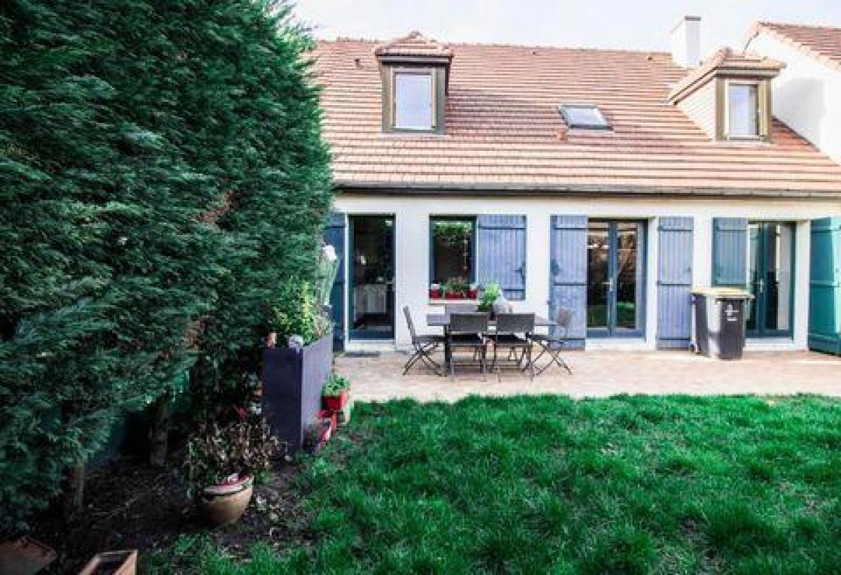 Picture of Home For Sale in Savigny-sur-Orge, Bretagne, France