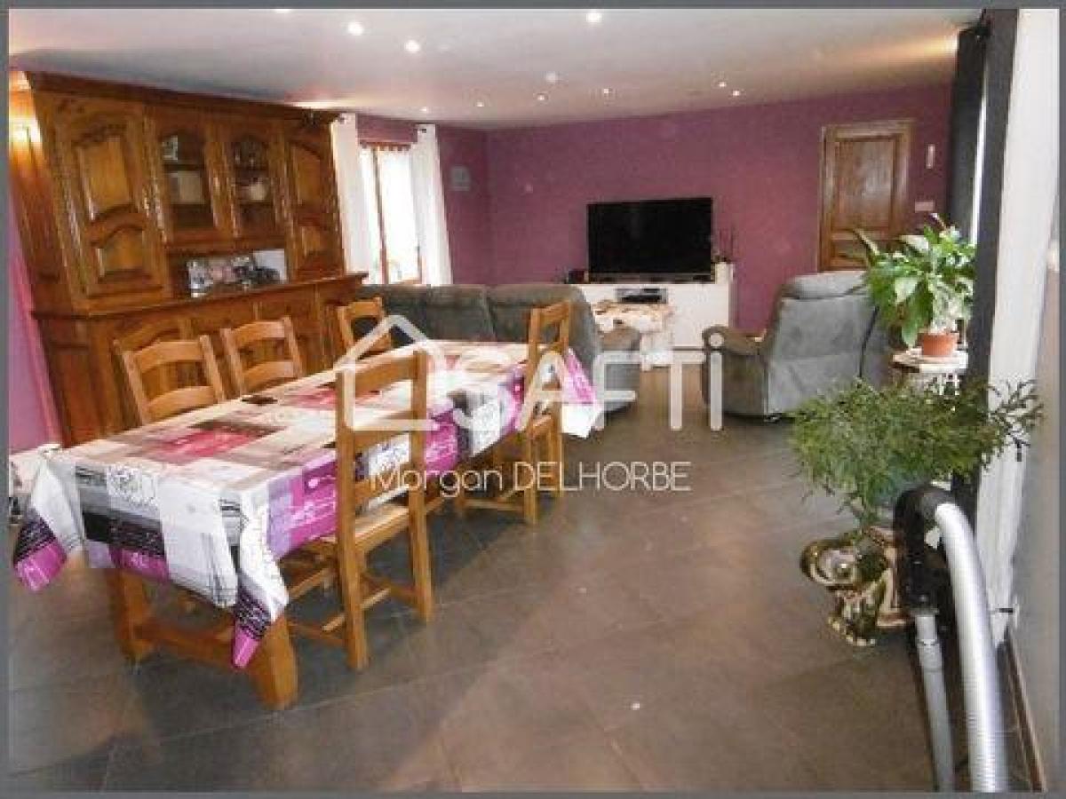 Picture of Home For Sale in Noyon, Picardie, France