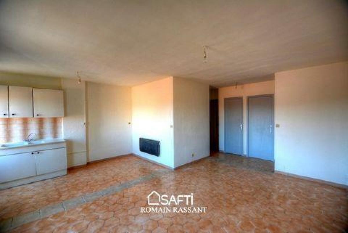 Picture of Apartment For Sale in Cuers, Provence-Alpes-Cote d'Azur, France