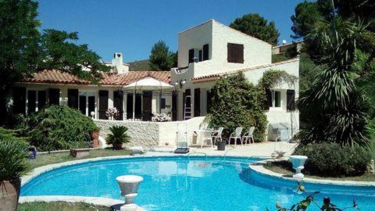 Picture of Home For Sale in Allauch, Provence-Alpes-Cote d'Azur, France