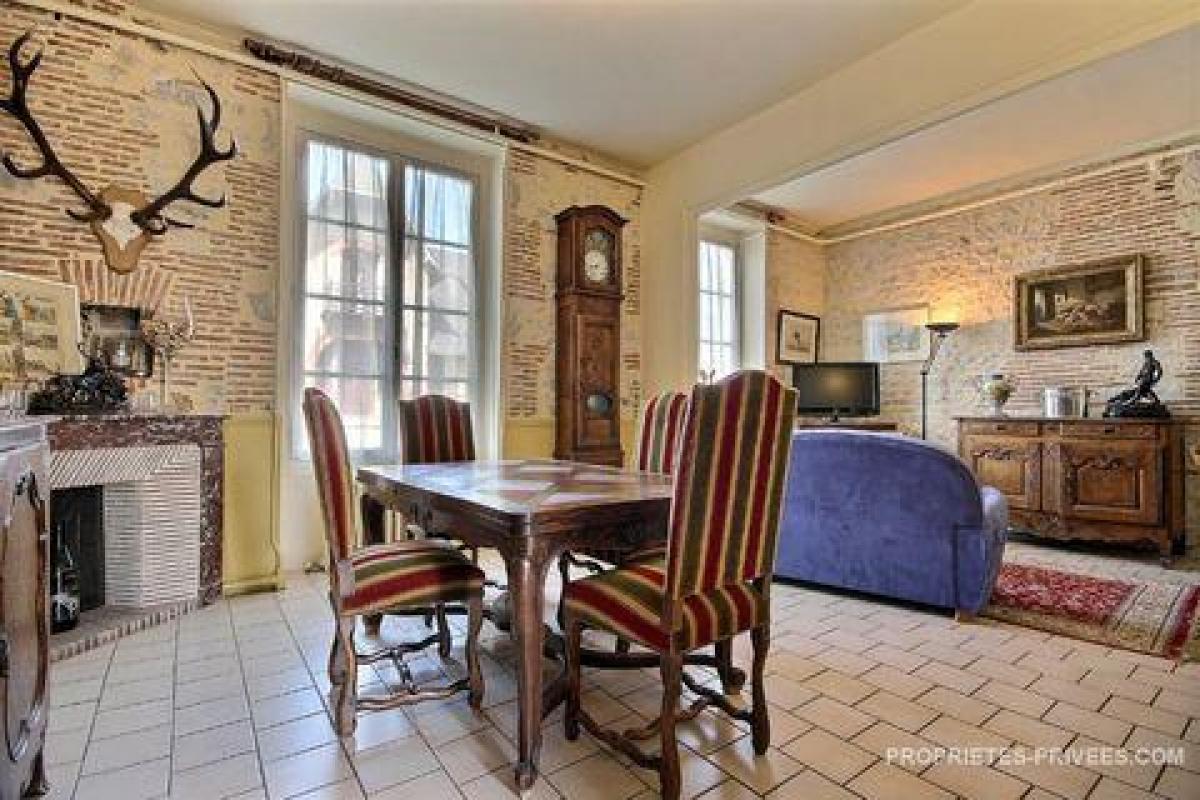 Picture of Home For Sale in Artenay, Centre, France