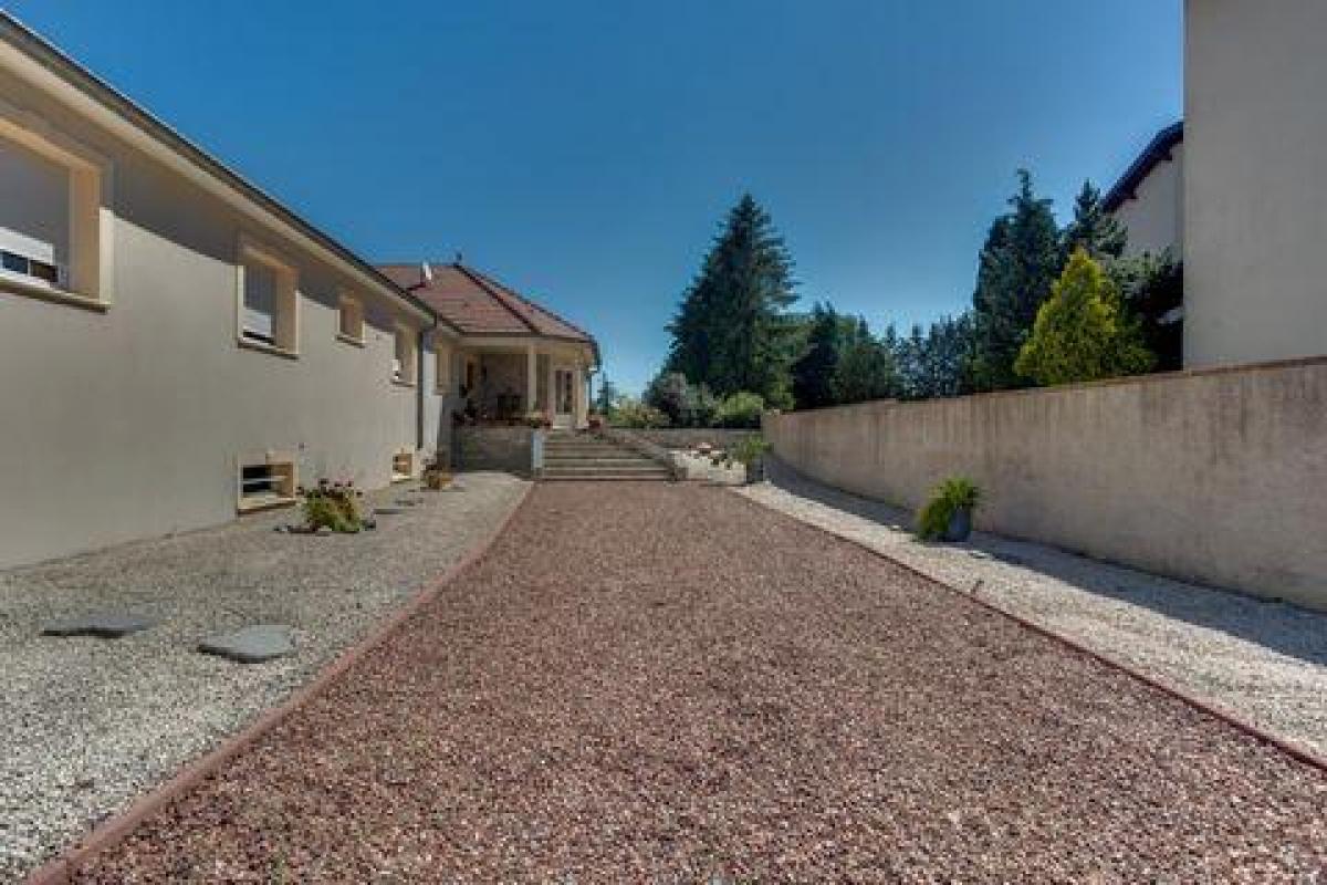 Picture of Home For Sale in Batilly, Centre, France