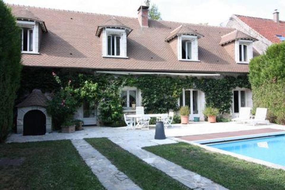 Picture of Home For Sale in Dourdan, Centre, France